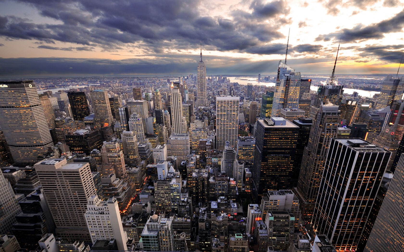 NBA季后赛首轮局势分析：爱德华兹能否率领森林狼在主场完成对掘金的横扫？